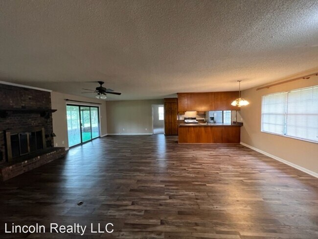 Building Photo - 3 br, 2 bath House - 5413 Francis Dr