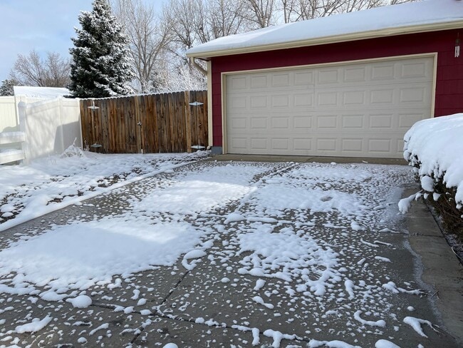 Photo - 3 bed 2 bath home on HUGE LOT!