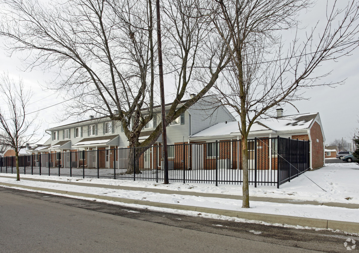 Primary Photo - McCormick Place Apartments