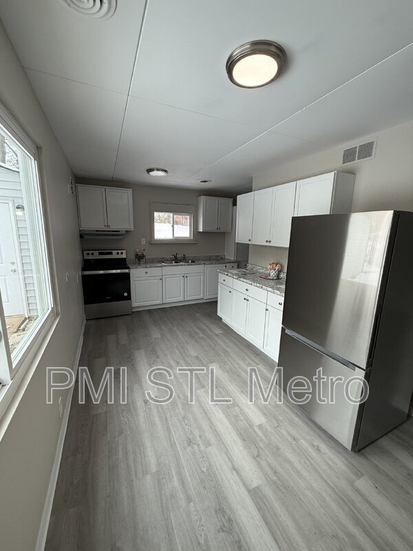 Building Photo - 25 S Dellwood Ave