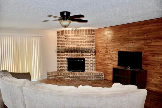Building Photo - 4501 Elm Branch Dr