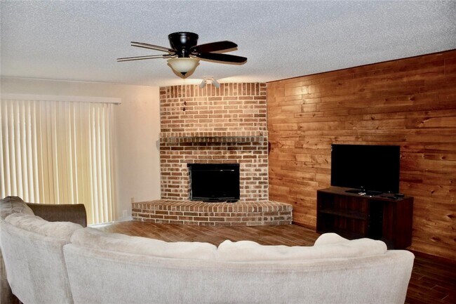 Foto del edificio - 4501 Elm Branch Dr