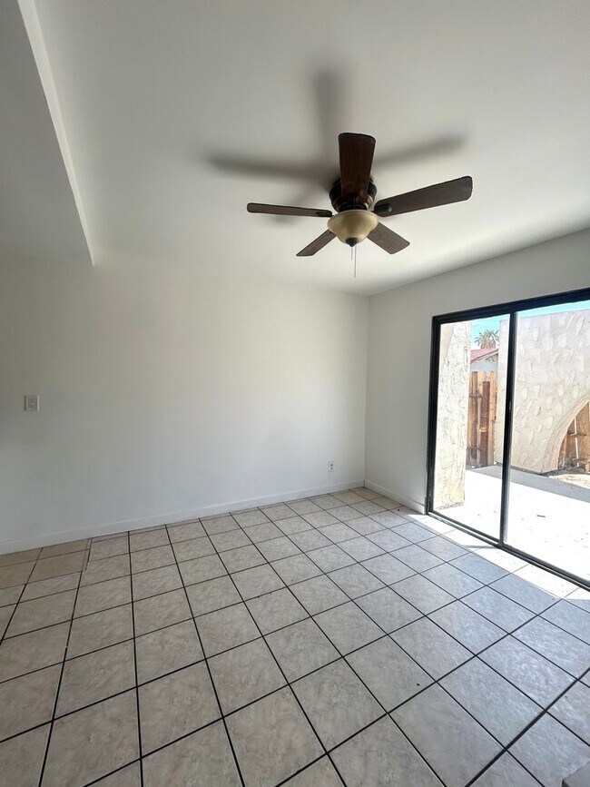Foto del edificio - 6672 Mesquite Ave