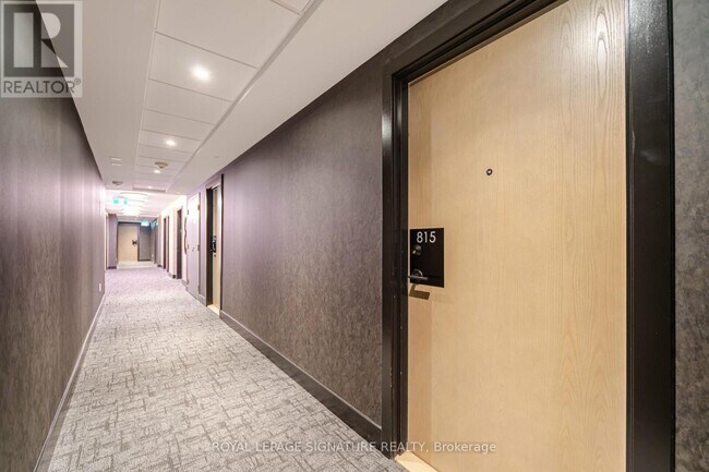 Photo du bâtiment - 2300 St Clair Ave W