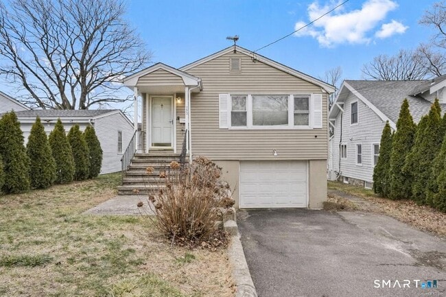 Building Photo - 732 Tunxis Hill Rd