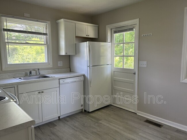 Building Photo - 230 Booher Ln
