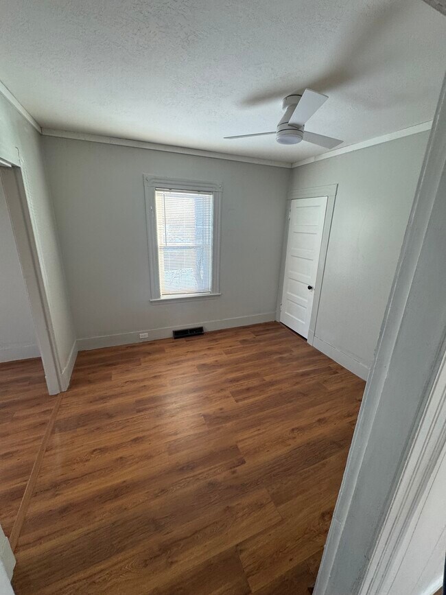 Building Photo - 2 Clinton St