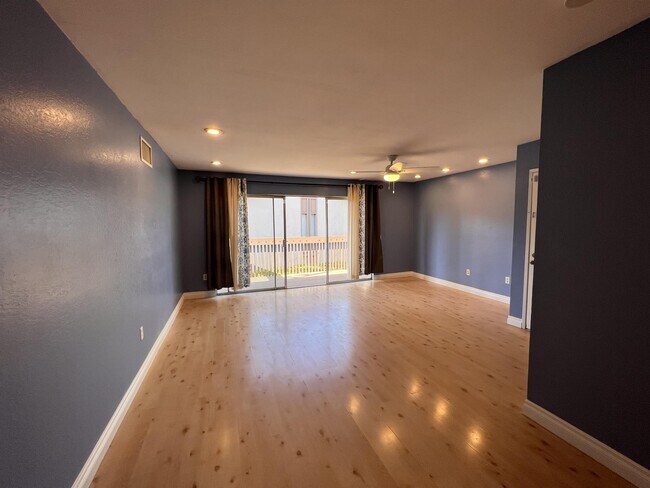 Building Photo - 1068 Cabrillo Park Dr