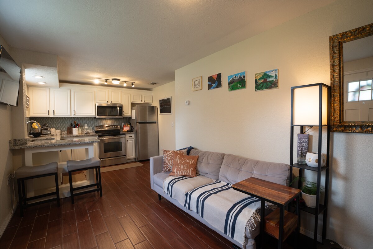 Kitchen + Family Room - 541 W Hancock St