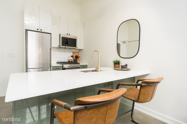 Building Photo - 1 br, 1 bath Condo - 1525 W Monroe St