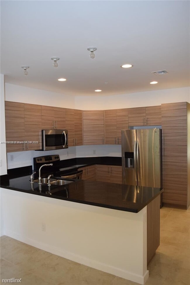 Building Photo - 3 br, 2.5 bath Townhome - 2714 SW 81st Ter...