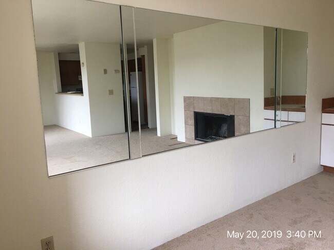Building Photo - 1315 S Puget Dr