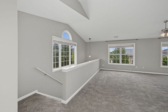 Foto del edificio - Beautiful 2-Bedroom, 2-Bath Condo with Attached Garage