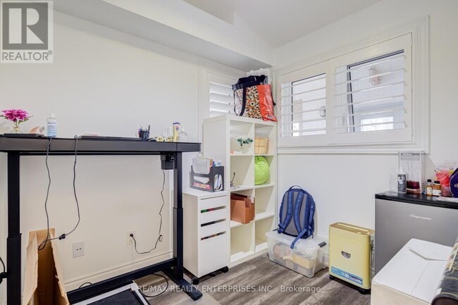 Building Photo - 85 Bristol Rd E