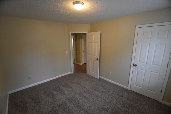 Building Photo - 7300 Hunters Ridge Dr