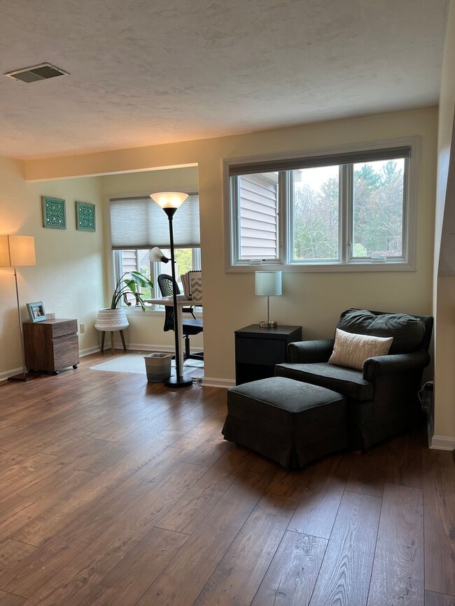 Foto del edificio - Spacious 2Bd / 2Ba Townhouse in Rockland