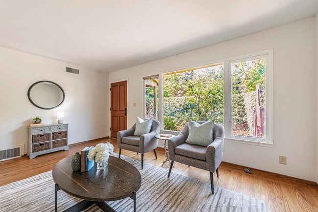 Building Photo - 1994 Menalto Ave