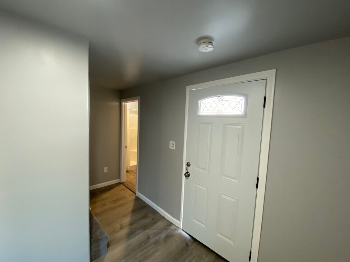 Foto principal - 2146 S West View St