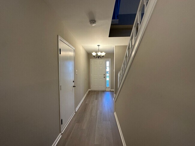 Building Photo - Charming 3 Bedroom/2.5 Bathroom Townhome with Attached Garage in Reisterstown, MD!