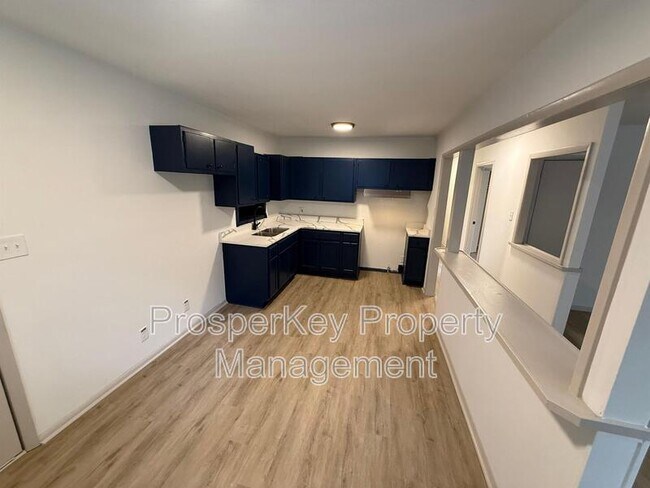 Building Photo - 3676 Lindsey Dr