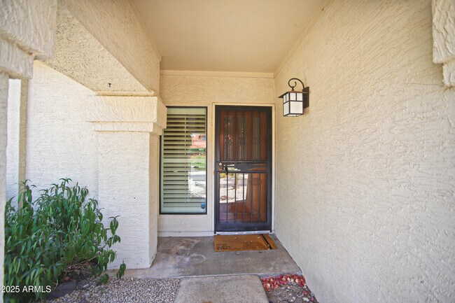 Foto del edificio - 10575 E Mission Ln