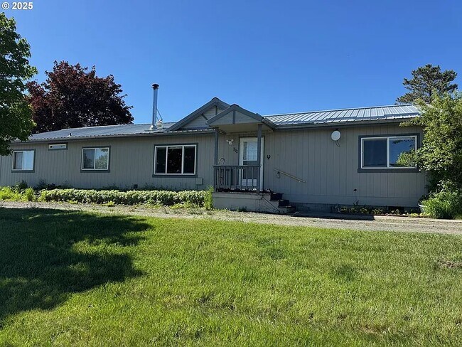 Building Photo - 608 E Wallowa Ave