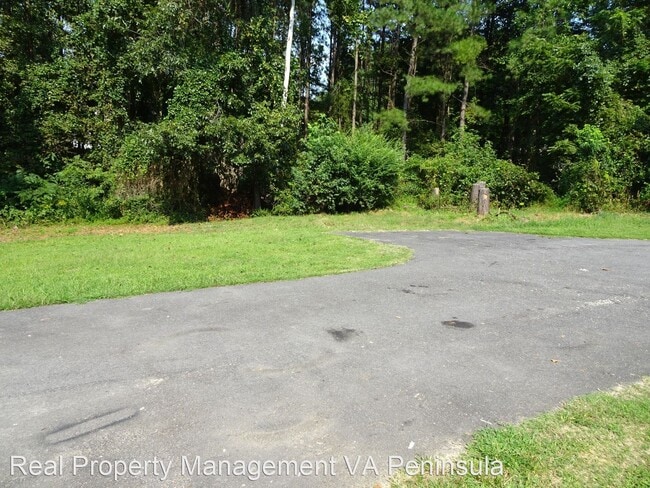 Building Photo - 3 br, 2.5 bath House - 5793 Centerville Rd.
