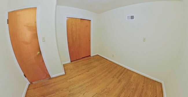 Foto del edificio - 3D Tour Available - Fenced-in yard + Washer & Dryer + Big Bedrooms! Available August 1st!