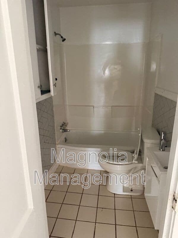 Foto del edificio - 1436 Perry Ave