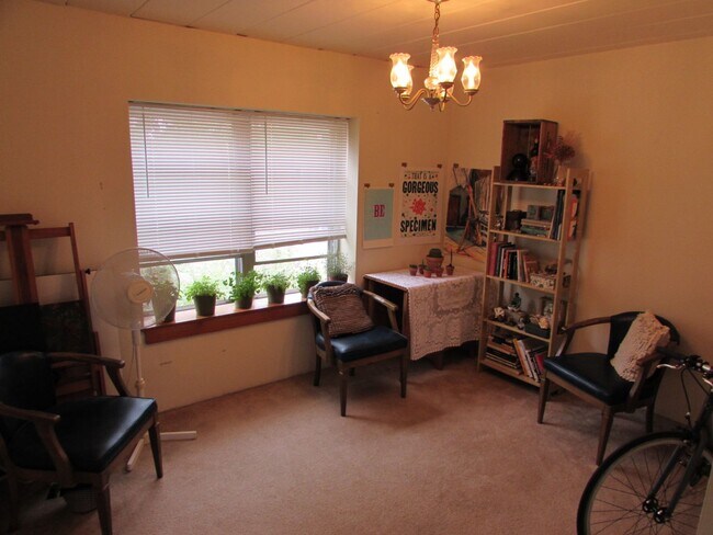 Building Photo - Second Floor Condo Near Tenney Park