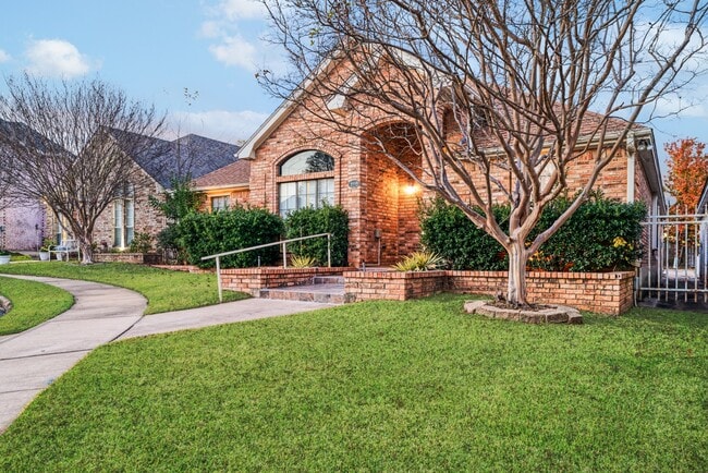 Building Photo - 4115 Primrose Ln
