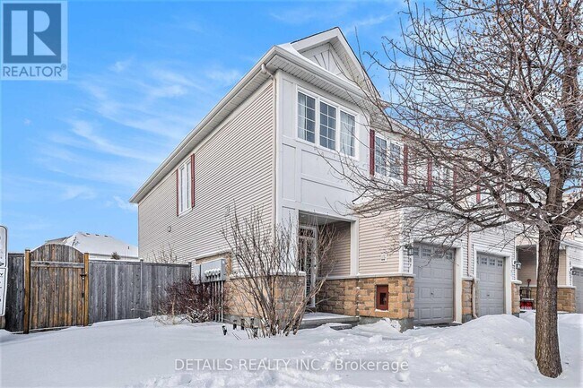 Building Photo - 107 Lochnaw Private