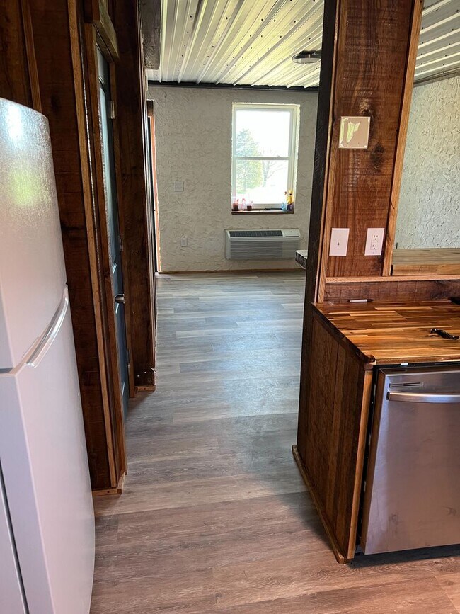 Building Photo - Jacksboro 37757 - 2 bedroom, 1 bath Apartm...