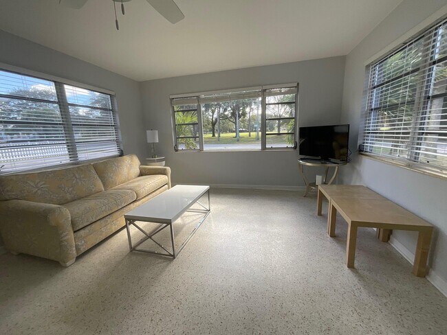 Foto del edificio - 9053 SE Adonis St