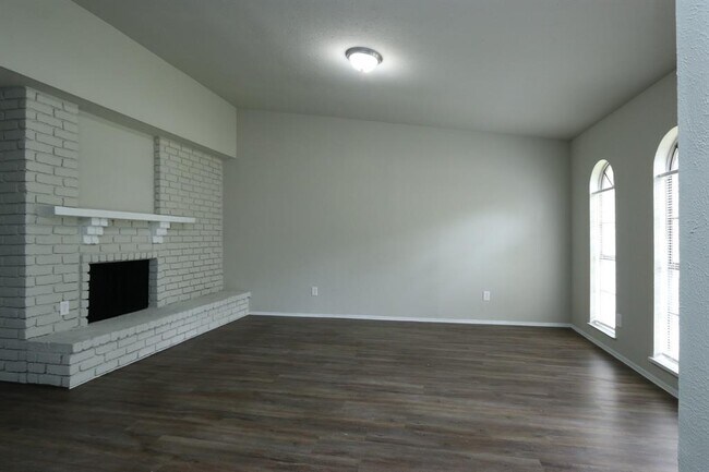 Foto del edificio - 24018 Reagon Canyon Dr