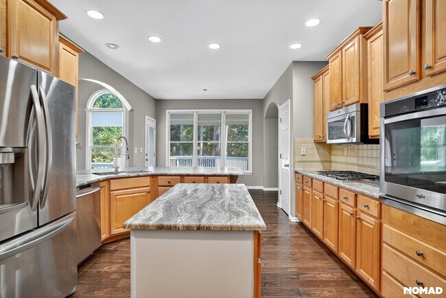 Foto del edificio - Spacious 4BR House in Canton