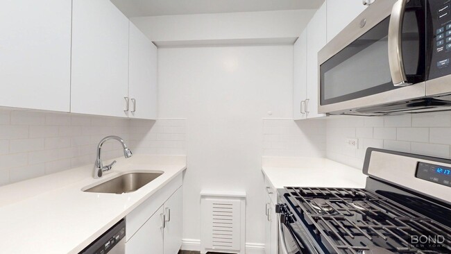 Building Photo - 405 E 56th St