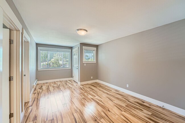 Foto del edificio - Amazing 3bed/1bath Fourplex with Backyard!