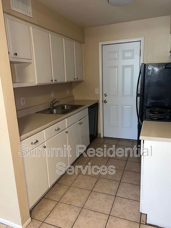 Foto del edificio - 2511 N Edith Blvd