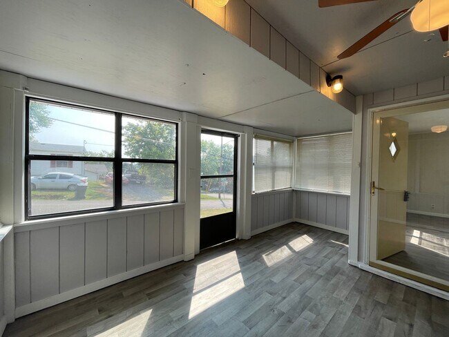 Building Photo - 2 Bed/1 Bath House