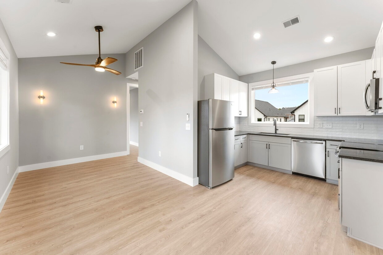 Medford Mews, Carriage House 323 - Medford Mews, Carriage House 323