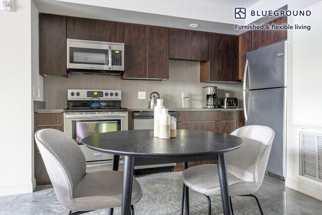 Foto del edificio - 60 Brainerd Rd