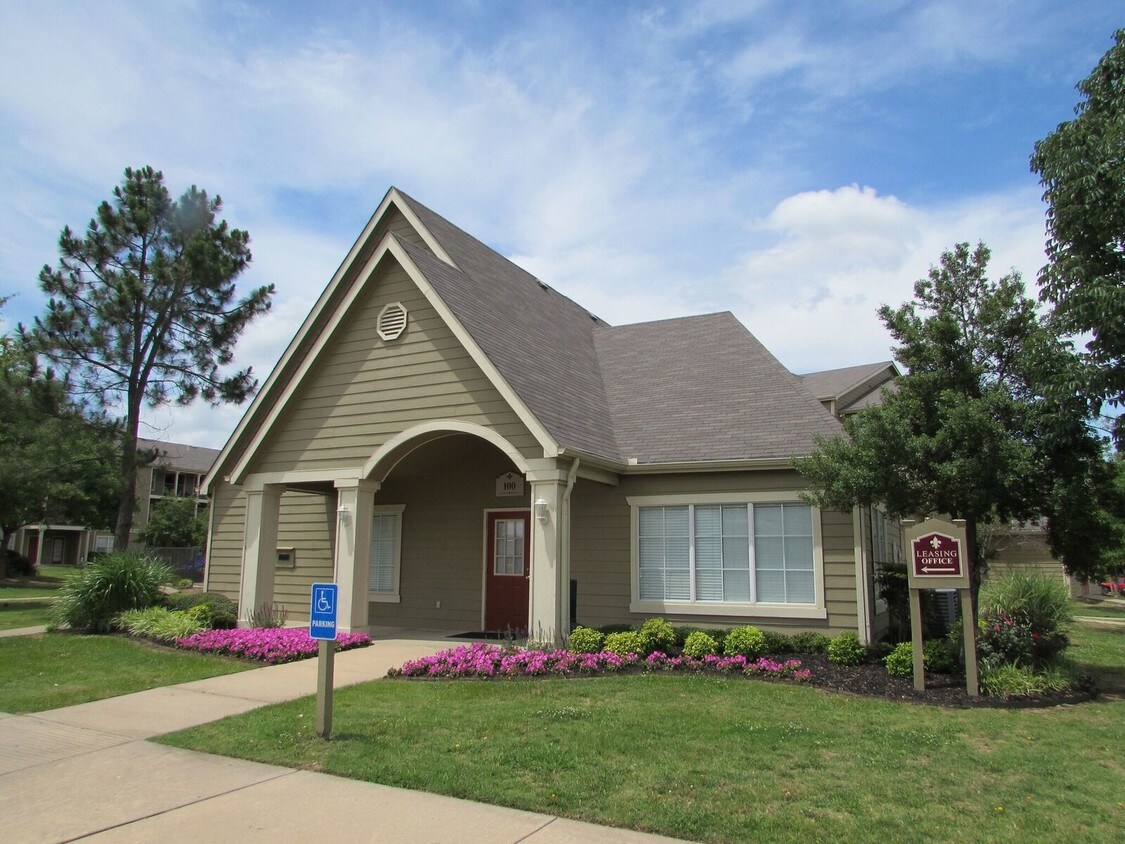 Steeplechase Apartments in Coweta, OK