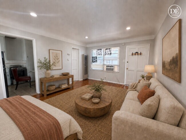 Foto del edificio - 5646 Farmdale Ave