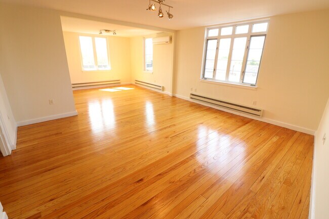 Building Photo - 51 Brattle St