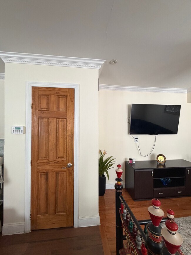 Foto del edificio - 356 Elvin St