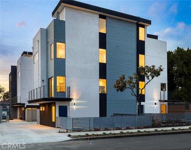 Primary Photo - 231 N Burlington Ave