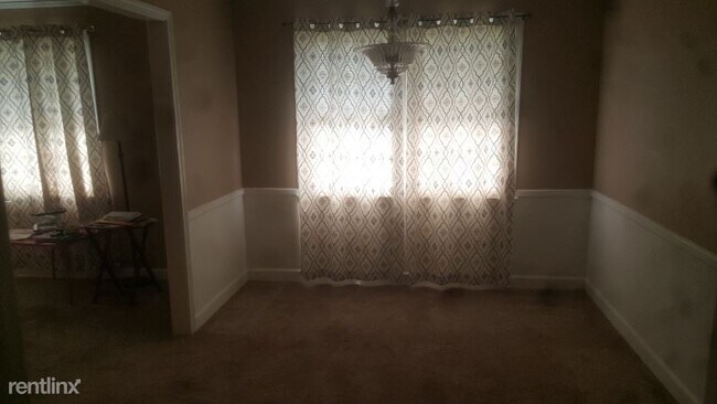 Foto del edificio - 3 br, 2 bath House - 17 Holmsby Ln