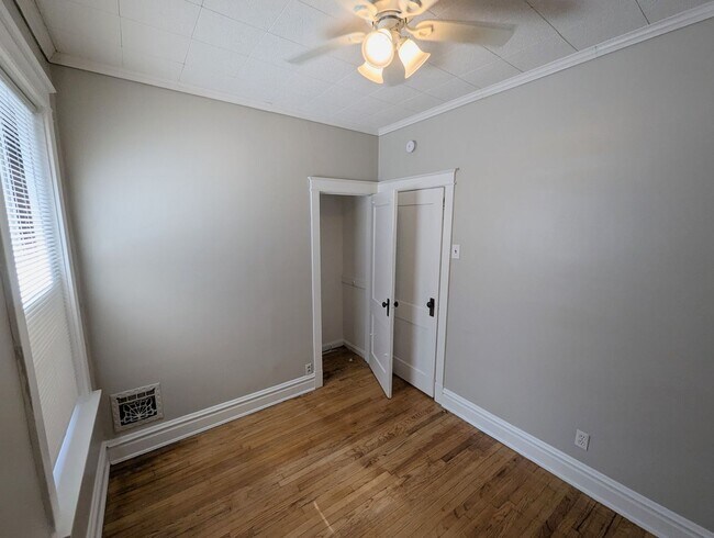 Foto del edificio - 5707 Dewey Ave