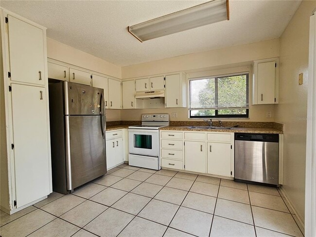 Building Photo - 1424 Bramblewood Dr